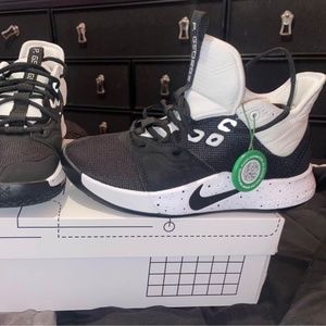 Nike PG 3 black & white size 5 Brand NEW